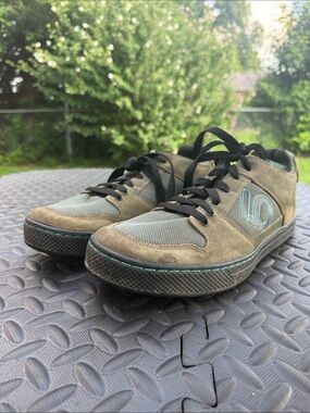 Five Ten Freerider Mountain Bike Shoes Women's Color: Sand/Wild Teal/Sand